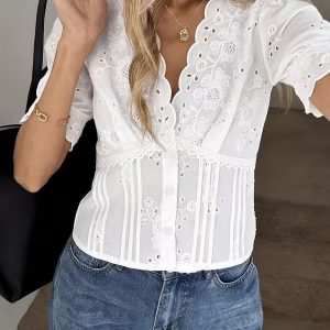 Blusa Azalea – Top bordado con escote scallop y corte peplum