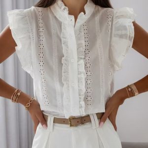 Blusa Elinor – Encaje vertical con olanes delicados